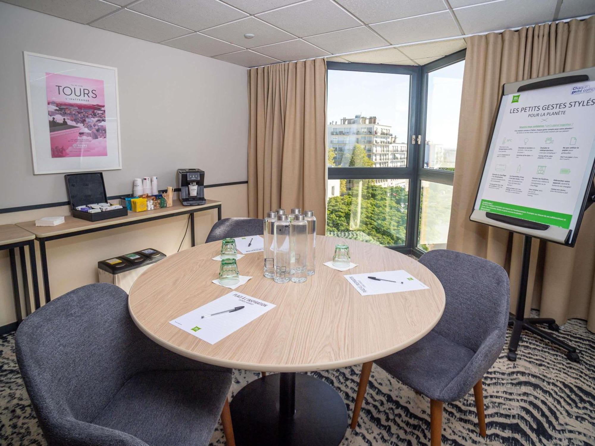 Ibis Styles Tours Centre Hotel Exterior photo